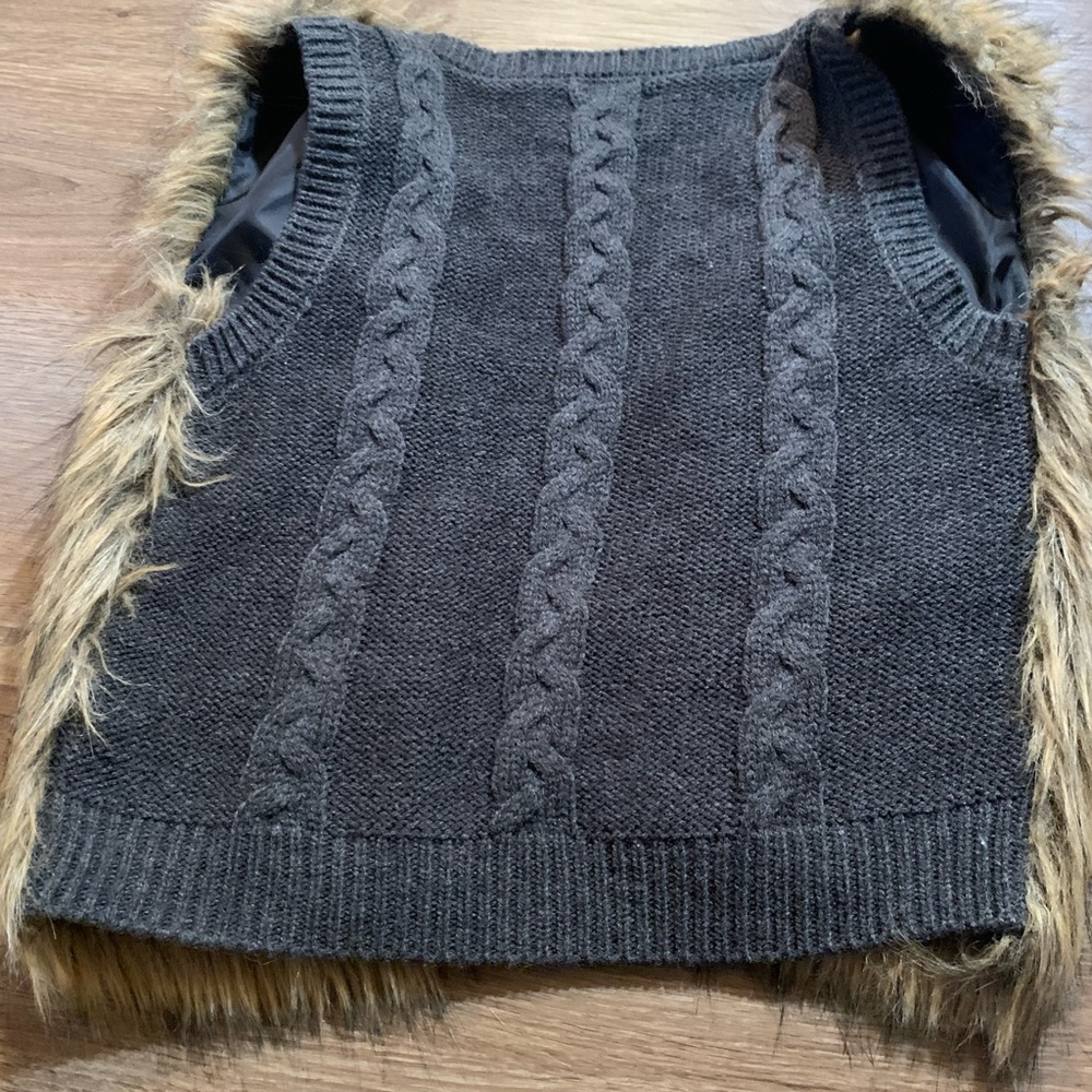 Vest - Picture 4 of 4